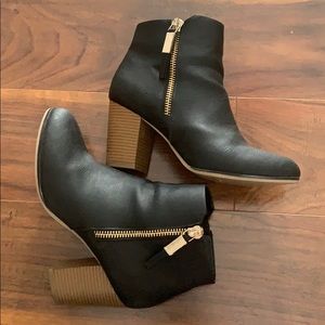 Apt 9 Women’s zipper ankle boots, size 10